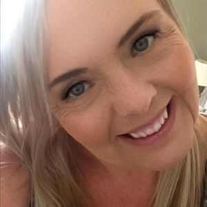 Meet your Posher, Corina